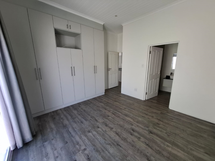 2 Bedroom Property for Sale in Sandbaai Western Cape